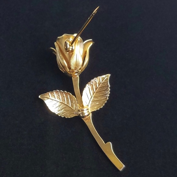 Gold tone western germnay faux pearl rose bud brooch